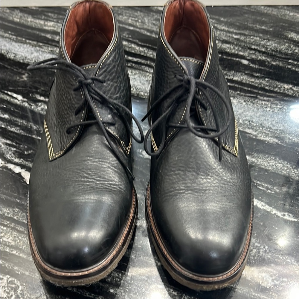 Johnston & Murphy Black Leather Chukka Boots with Classic Design